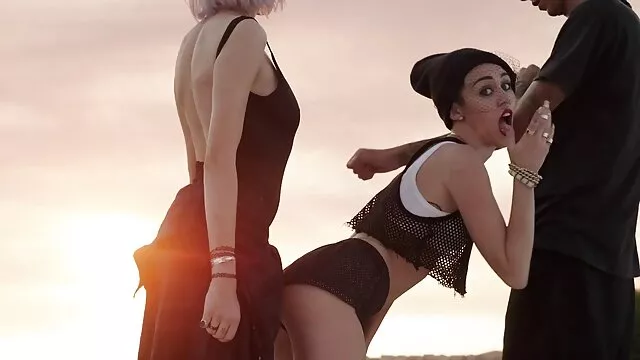 Mundur cerita panas tentang sex